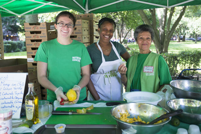 Mobile Market Volunteers